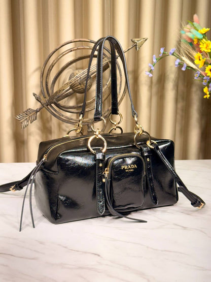 Prd 
Dangle Meium Shoulder Bag