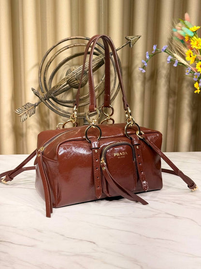 Prd 
Dangle Meium Shoulder Bag