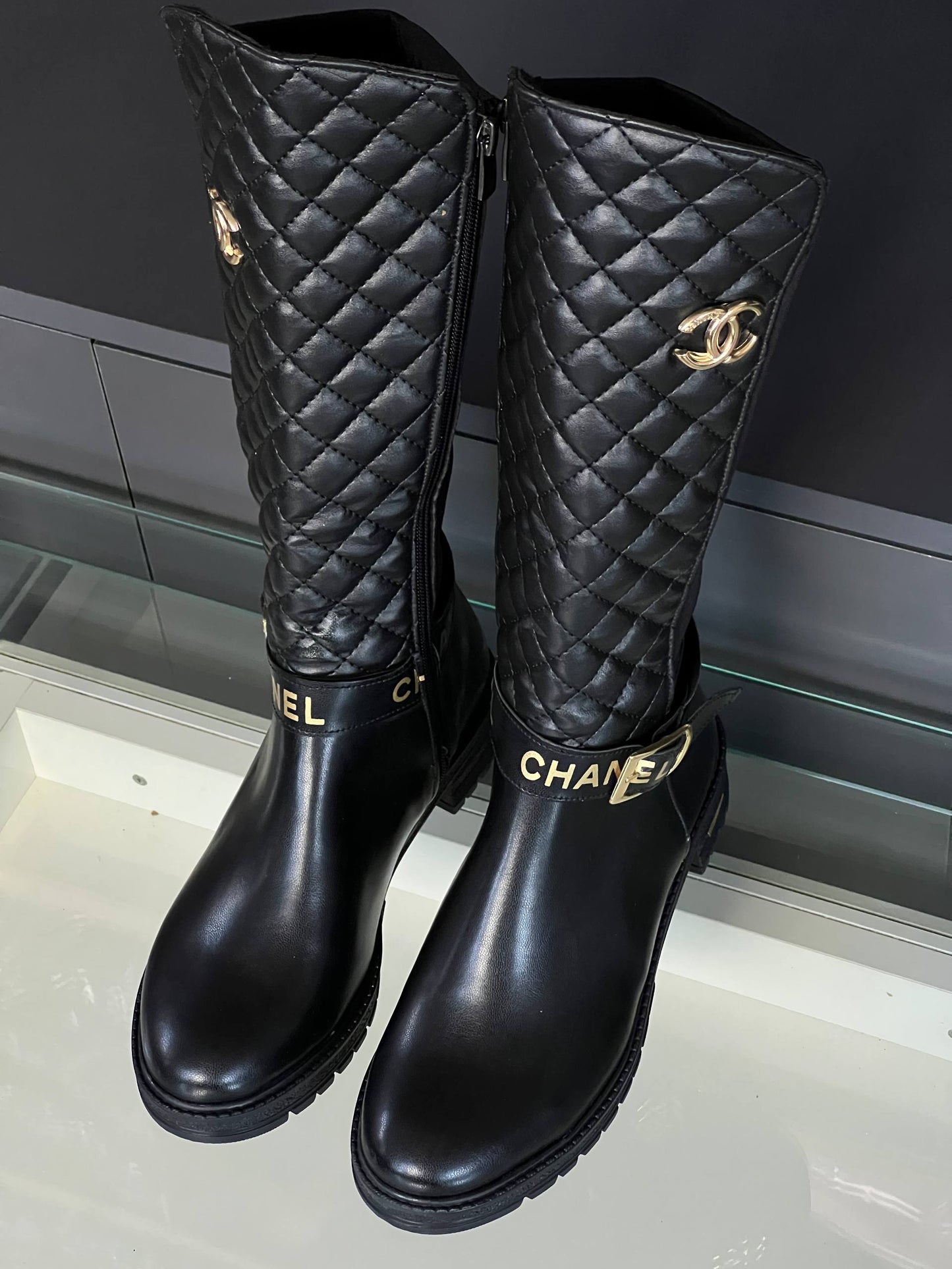 CH - Boot