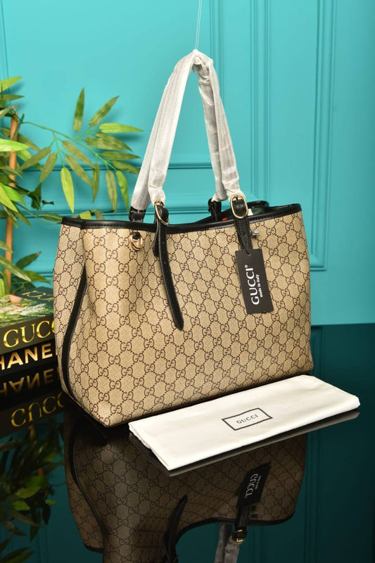 GG -  Emblem Medium Tote Bag