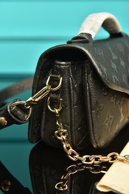 Pochette Metis East