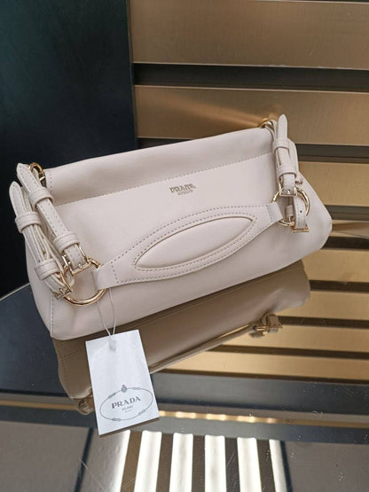 PRD - Medium Enchaîné Leather Shoulder Bag