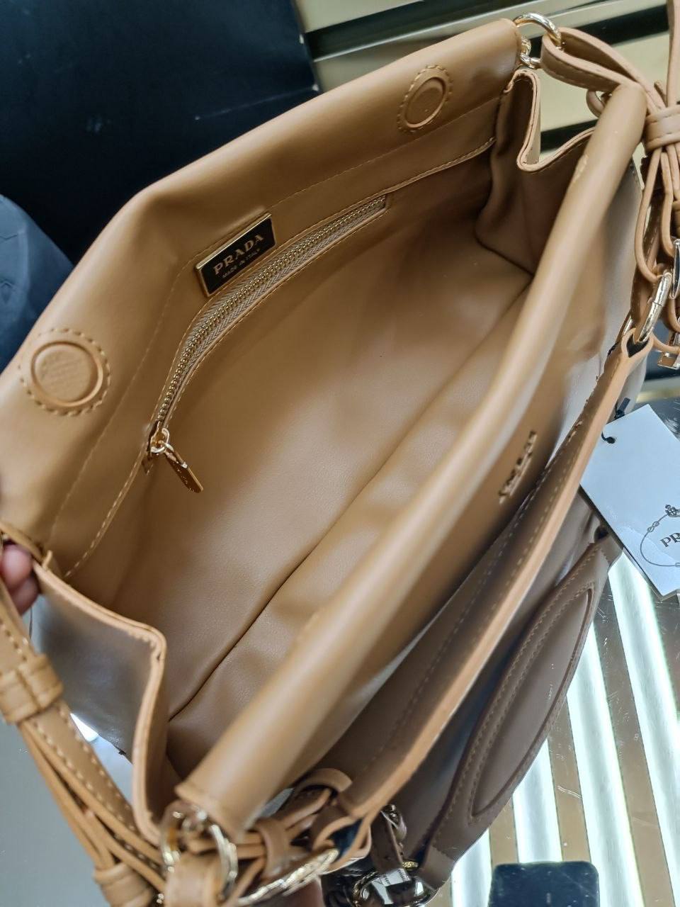 PRD - Medium Enchaîné Leather Shoulder Bag