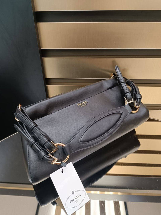 PRD - Medium Enchaîné Leather Shoulder Bag