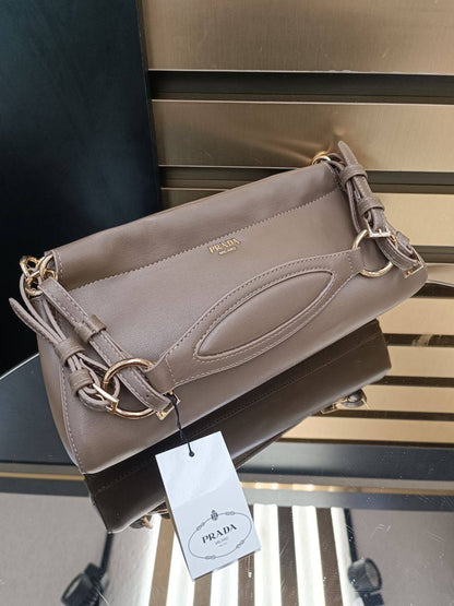 PRD - Medium Enchaîné Leather Shoulder Bag