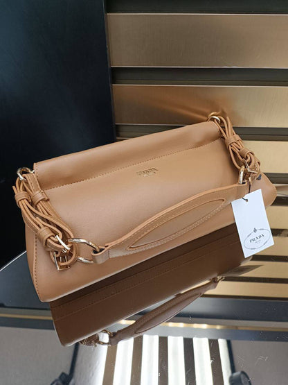 PRD - Medium Enchaîné Leather Shoulder Bag